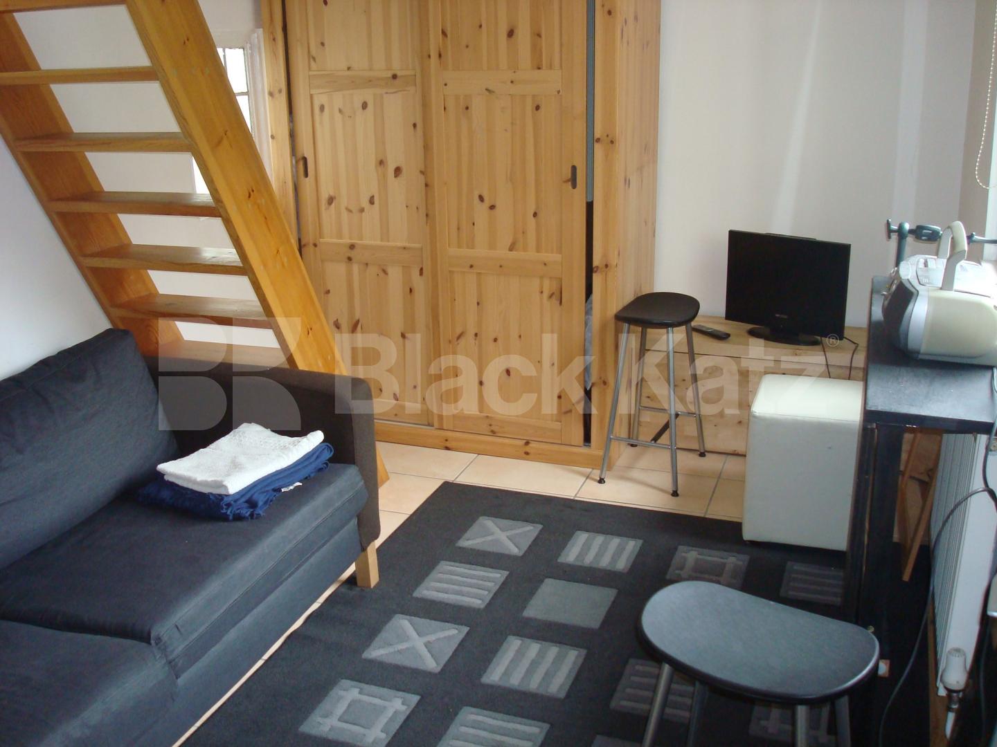 			New Instruction, Studio Apartment, 1 bath, 1 reception Flat			 Brewster Gardens, LABROOKE GROVE